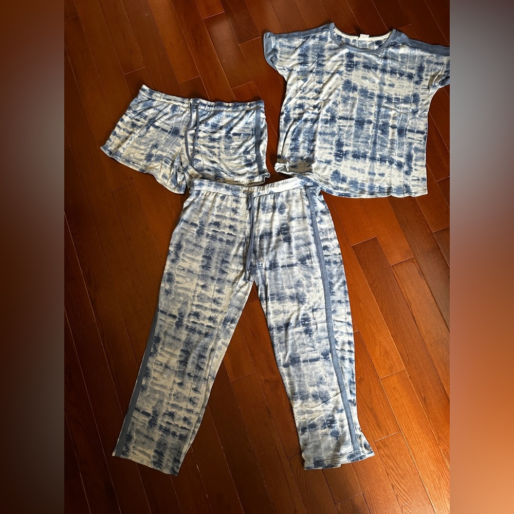 Lucky Brand Blue & White Tie-Dye Pajama Set - Tee, Shorts & Joggers large